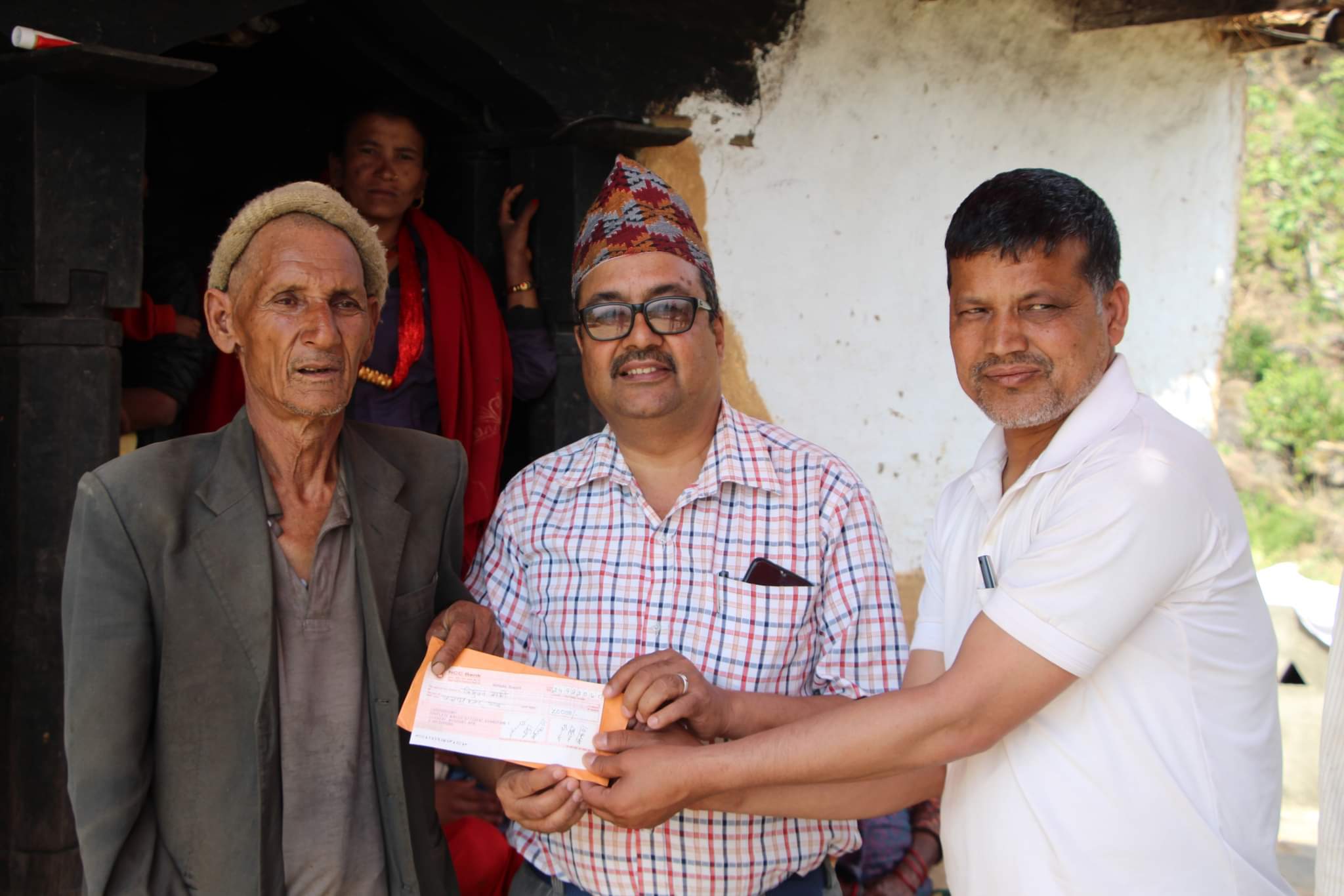 खानेपानीको पाइपलाइन पुर्ने क्रममा लडेर मृत्यु भएका शाहीको परिवारलाई किरिया खर्च