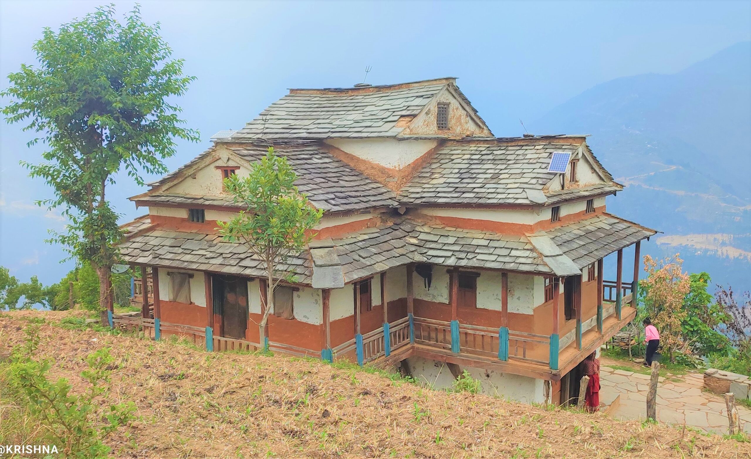 पर्यटक लोभ्याउँदै मनमोहक मौलिक चौमुखे घर