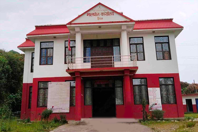 एक करोडभन्दा बढी राजस्व संकलन