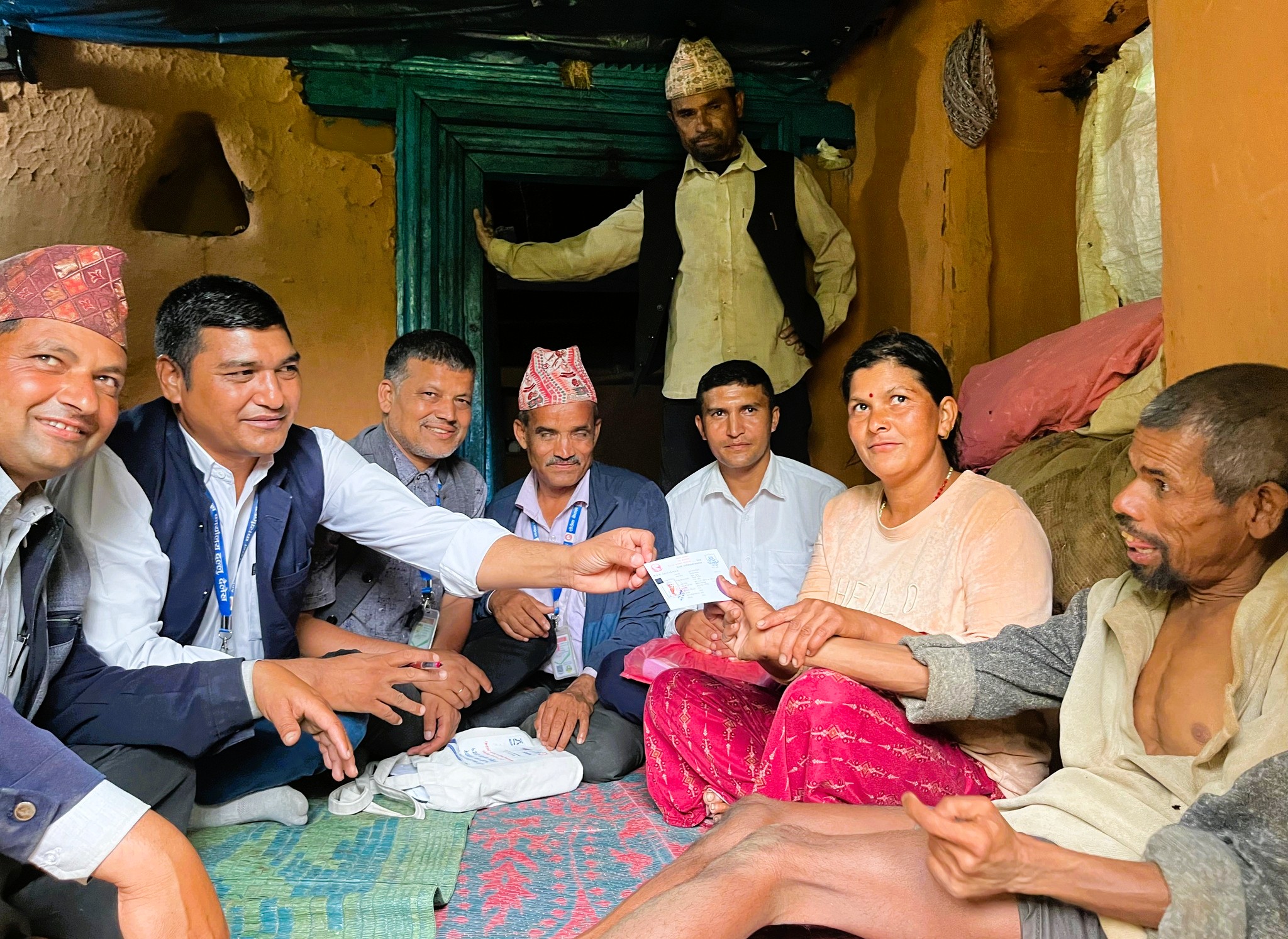 राज्यले दिने सेवा सुविधाबाट बञ्चित भएका रिजालले पाए ५१ बर्षमा नागरिकता