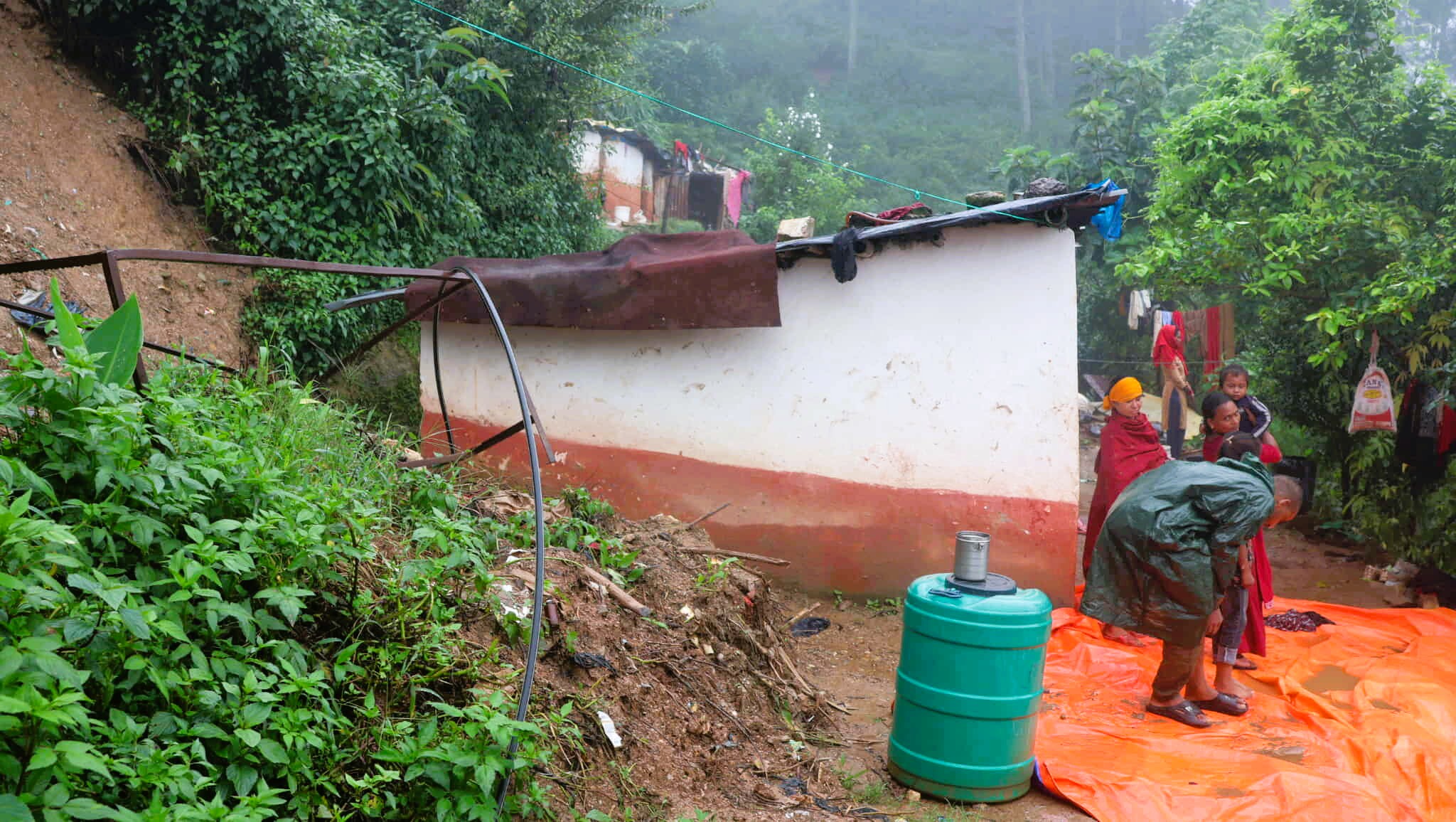  पहिरोले जोखिममा बस्ती